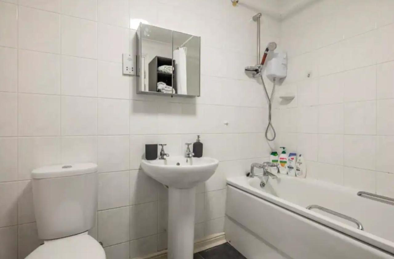 לונדון 1 Bedroom Flat With Free Parking מראה חיצוני תמונה