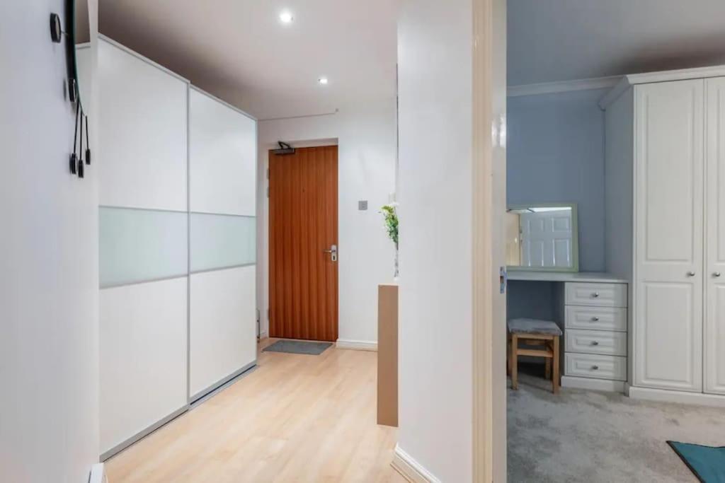 לונדון 1 Bedroom Flat With Free Parking מראה חיצוני תמונה